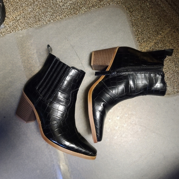 Scoop NYC Shoes - Black Booties